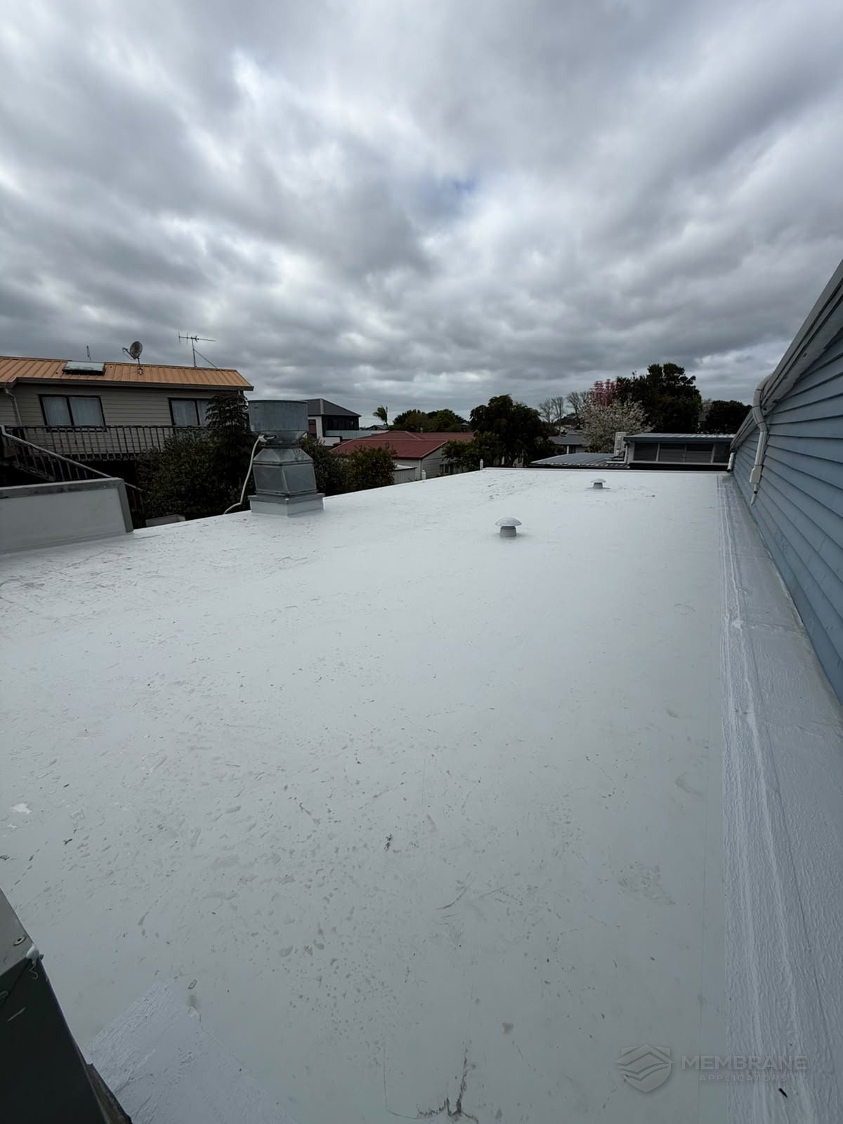 Flat roof finished in welded TPO membrane